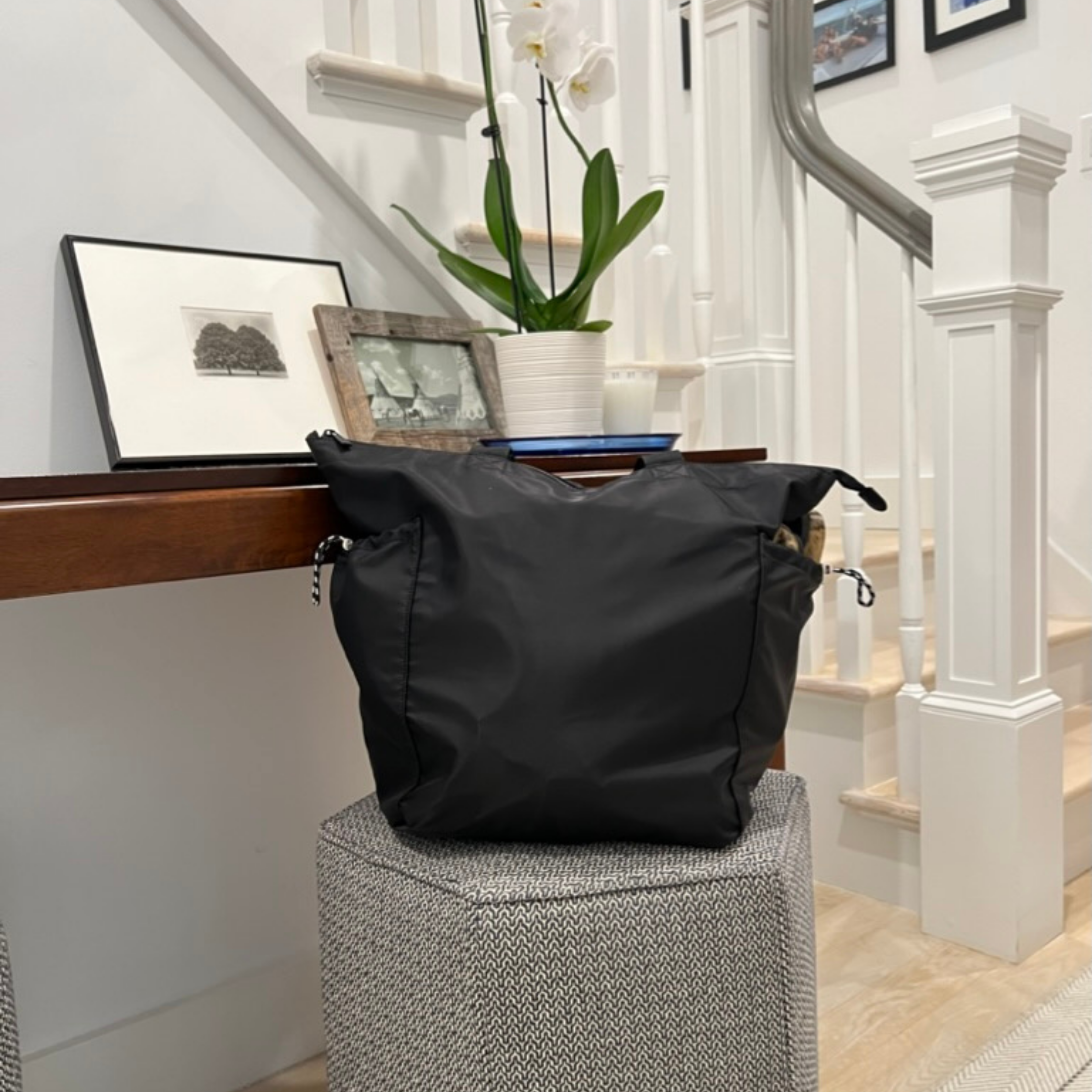 THE RIPPLE ZIP-TOP TOTE BAG / STINGRAY BLACK