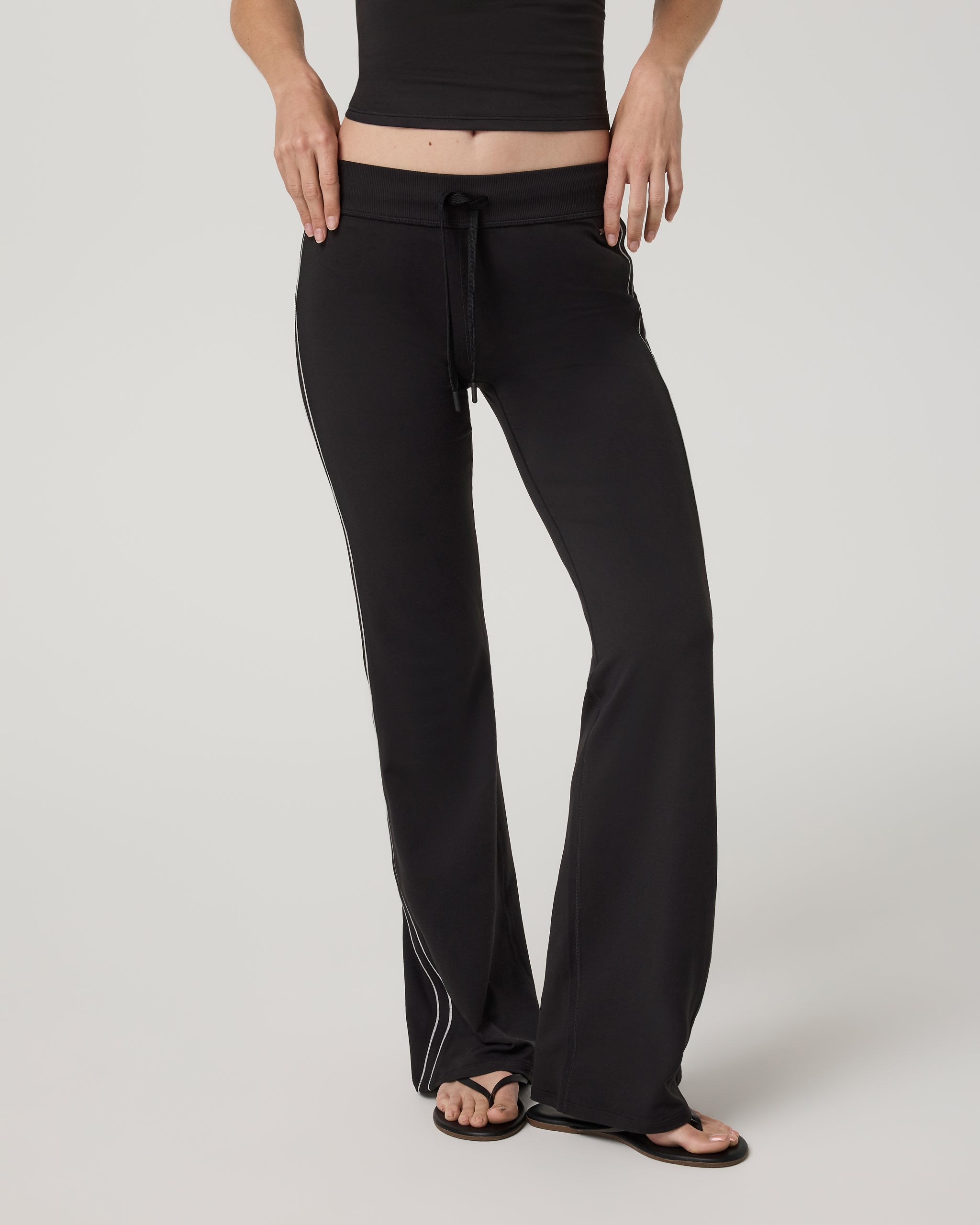 Vuori Halo Low Rise Slim Flare Retro Pant