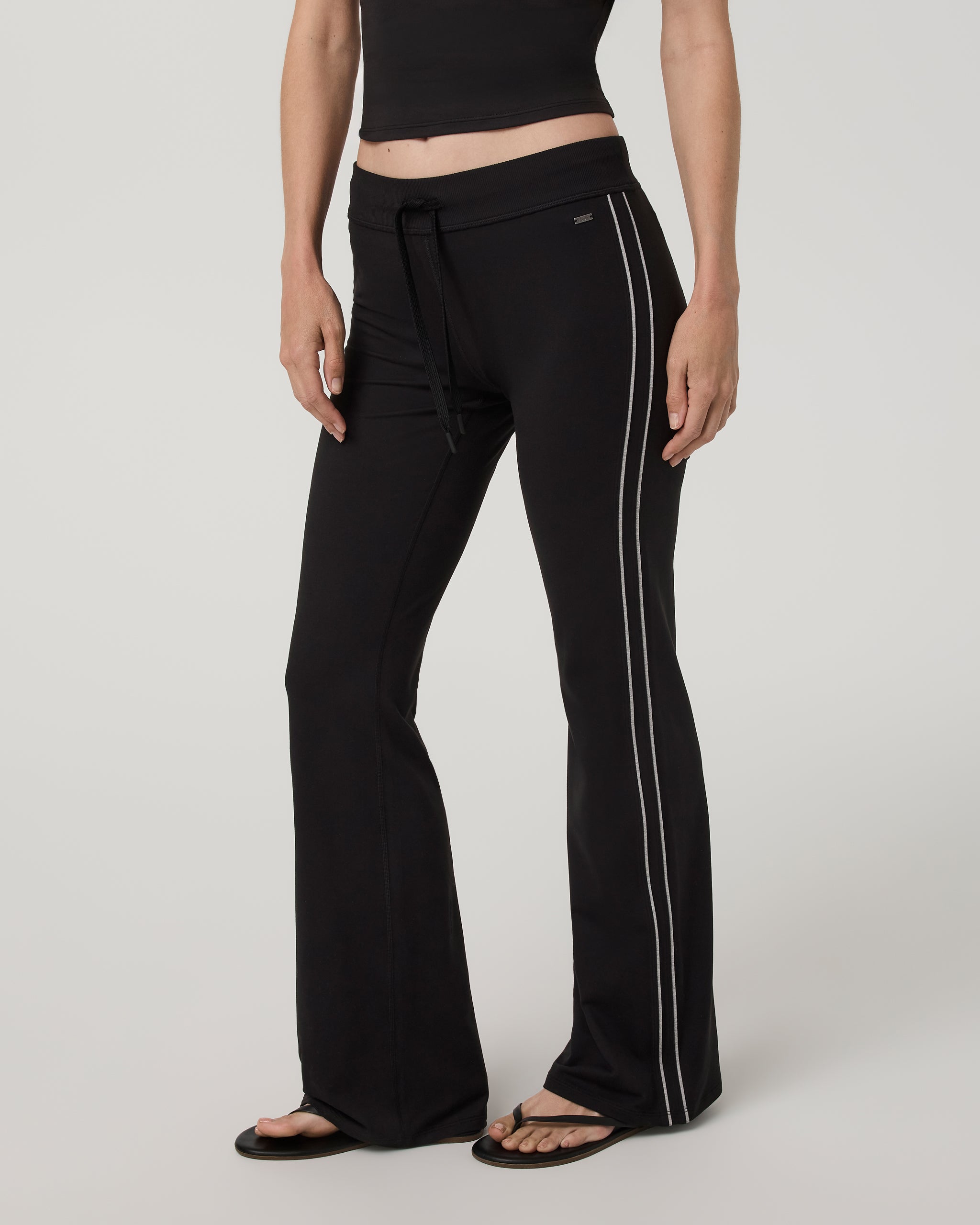 Vuori Halo Low Rise Slim Flare Retro Pant